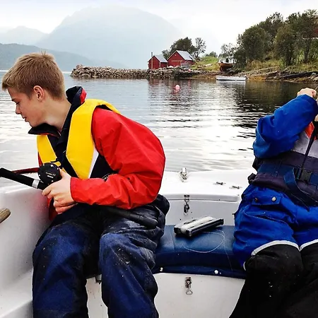 11 Person In Gullesfjord Nyaraló *