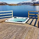 11 Person In Gullesfjord